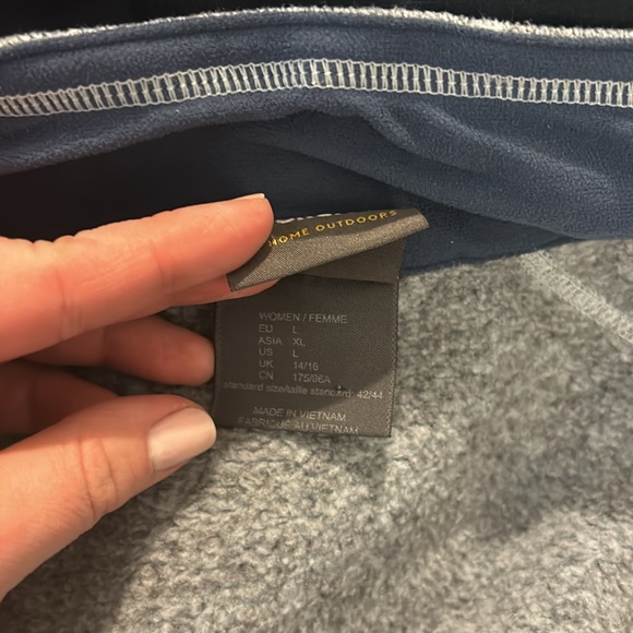 ❄️Jack Wolfskin winter coat in navy❄️ - Picture 10 of 12